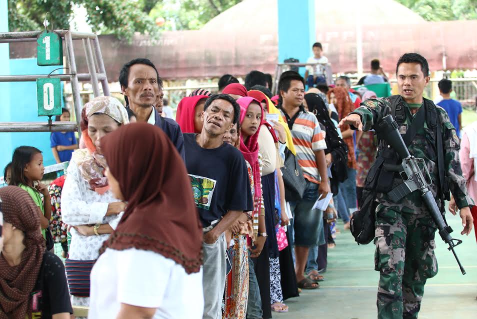 Marawi bakwits fall in line