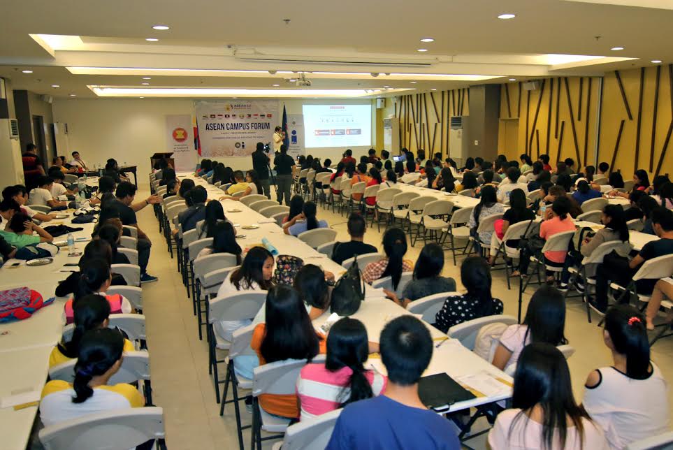 Butuan students forum on ASEAN integration