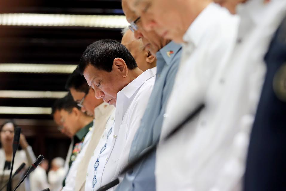 Duterte praying command conference