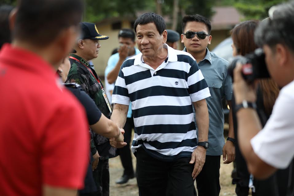 Duterte with troops in Bancasi