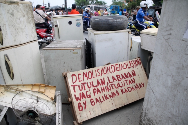 Pasig_Eastbank_Floodway_demolition_mute_placard