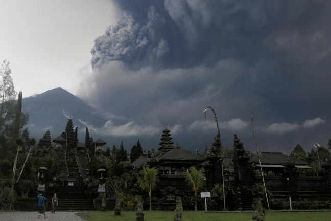 Bali_Mt. Agung_erupts_REU