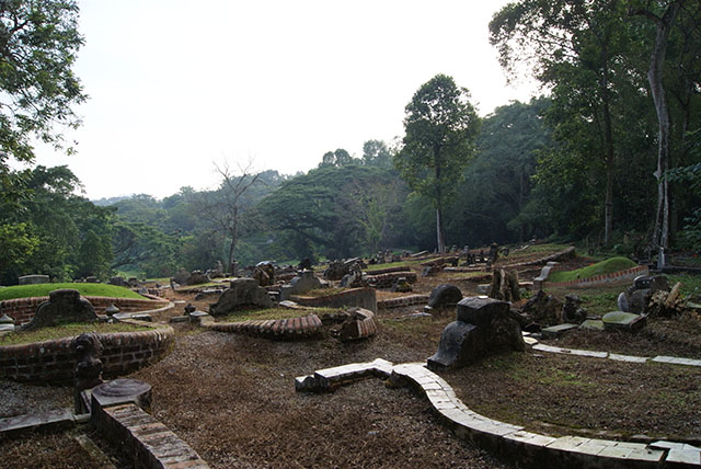 Bukit Brown Cemetery tombs 