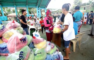 Marawi bakwits receive aid
