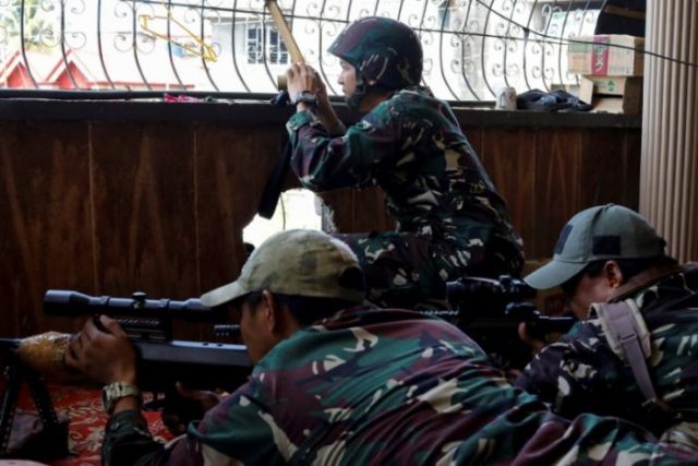 Marawi marksmen crouch