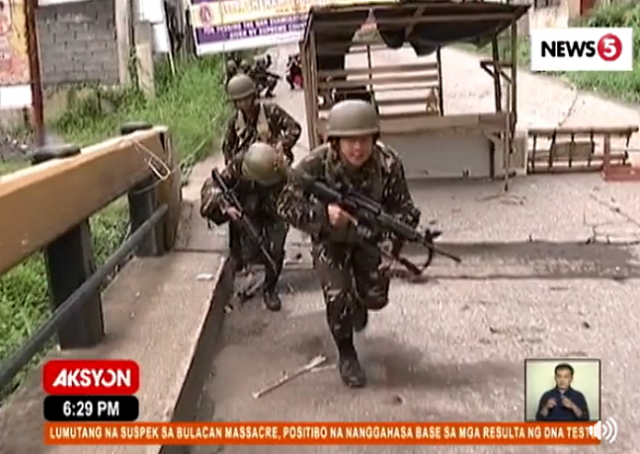Army troops street fighting Marawi