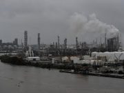 Storm Harvey paralyzes a fifth of U.S. fuel output