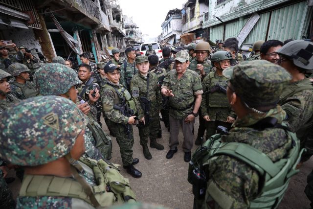 Duterte Marawi with troops