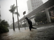 Irma aims full fury at Florida’s Gulf Coast, floods central Miami