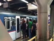 Commuting lawmaker documents his MRT woes