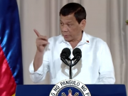 Duterte_gestures_at_podium_RTVM