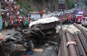 San_Mateo_TRUCK_ACCIDENT_MICHAEL_VARCAS_Philstar