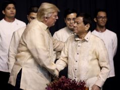 Trump Duterte handshake ASEAN2017