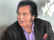 Engelbert Humperdinck performs mixed repertoire of classic hits and contemporary covers