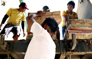 FSUU_CDO_Caritas_relief_hauling02_up_ERWIN_MASCARINAS