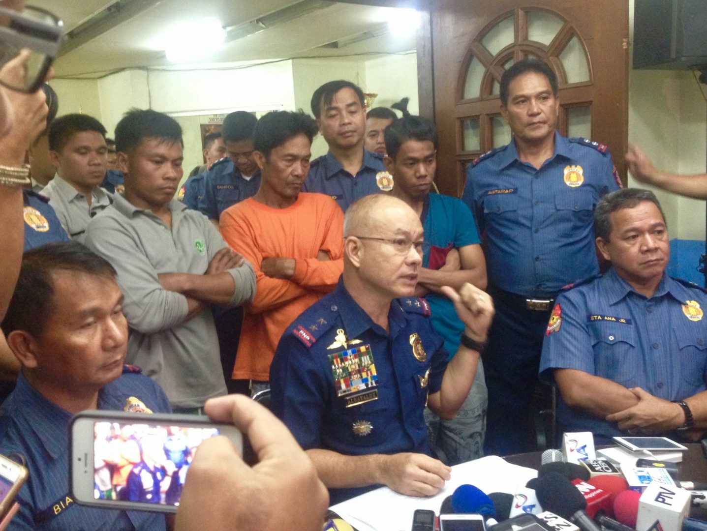 WATCH | Mandaluyong police chief, 10 others relieved of post after ...