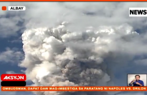Mayon_ash_column_high_into_the_sky_News5grab