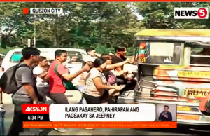Scrambling_for_jeepney_ride_News5grab