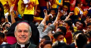 Traslacion2018_trance_devotee_Papal_Nuncio_Caccia_inset_TESTA