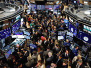 Dollar slips, yen strengthens on Trump’s Fed criticism