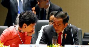 Hong Kong Chief Executive Carrie Lam talks to Indonesian President Joko Widodo at the APEC Summit, in Port Moresby
