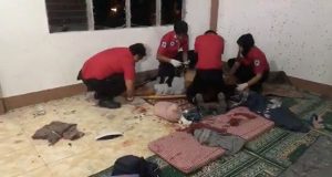 Rescue personnel work to resuscitate a victim after a grenade attack on a mosque in Zamboanga