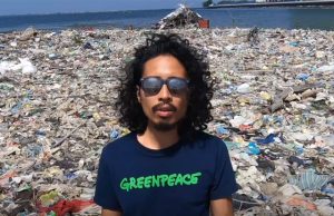 Pepe Herrera in garbage island