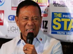 Jejomar Binay makes a gesture with his face
