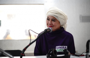Samira Gutoc speaking in microphone
