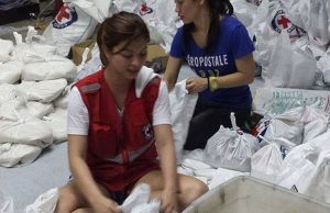 Angel Locsin volunteers for Yolanda victims