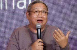 Erik Matti gestures with hands