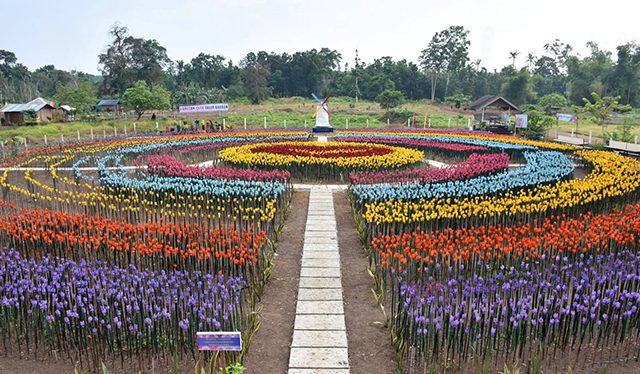 A garden made out of 30,000 plastic bottles shaped into tulips is created as part of the local government's efforts to raise environment awareness and attract tourism in Lamitan City