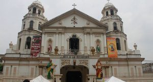 Churchgoers in Manila
