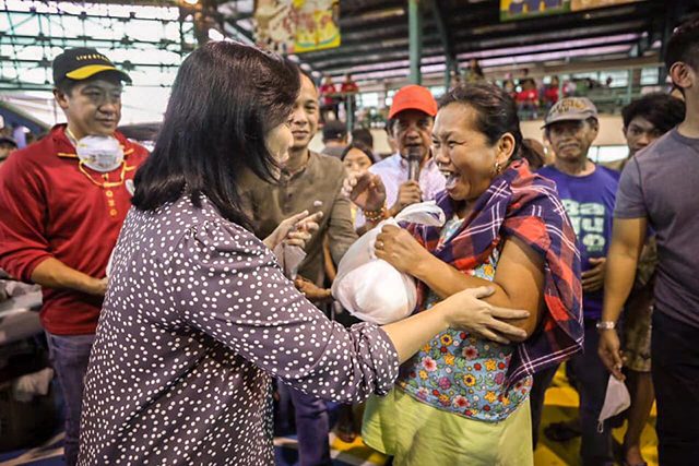 Leni Robredo's visit to eruption victims