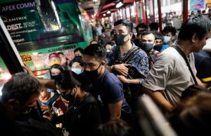 No social distancing in Metro Manila