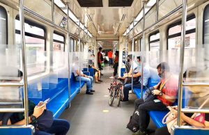 LRT-1 passengers