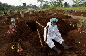 Gravedigger in PPE
