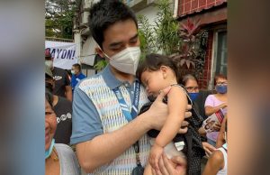 Vico Sotto with baby