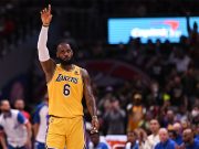 Report: LeBron James signs below max deal to aid Lakers’ cap