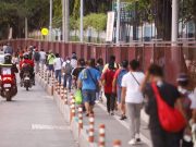 Filipino pedestrians’ reality takes spotlight Leonardo DiCaprio, ‘The Flash’ meme Commuters