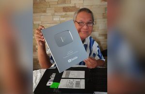 Lolo Smart Silver Play Button