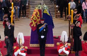 Queen Elizabeth_grandchildren vigil