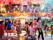 Street in Manila transforms into Christmas wonderland with Santas and snowfall