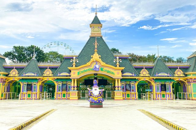 Enchanted Kingdom entrance