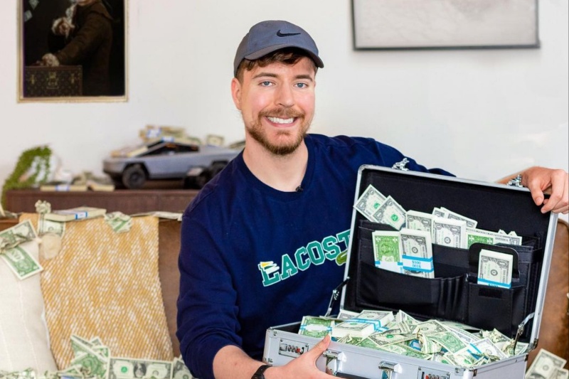 What happened to MrBeast money giveaway photo? r gives