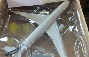 Die-cast plane