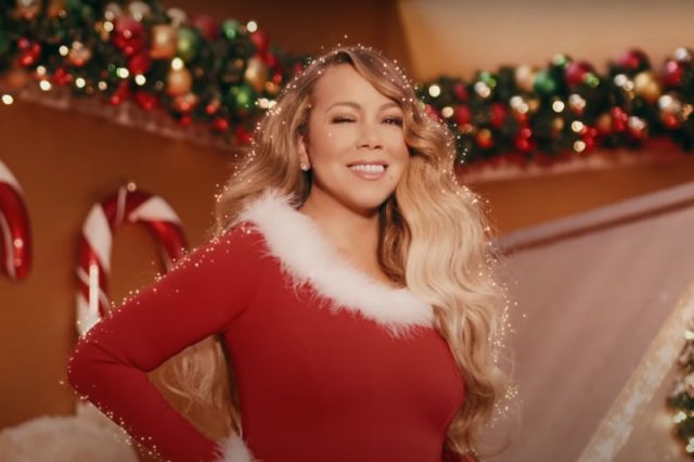 Mariah Carey_Santa suit
