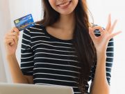 ‘Feeling blessed’: Husband gifts stay-at-home mom 13th month pay Woman with credit card