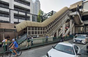 MRT Ortigas sidewalk