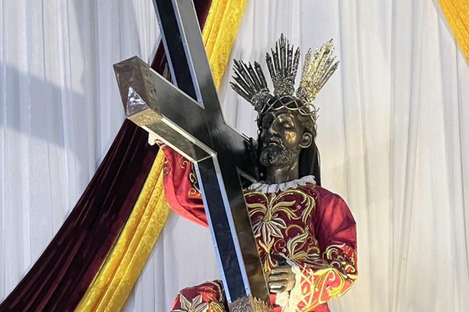 Quiapo Priest Reveals State Of Centuries Old Black Nazarene Statue   Black Nazarene Statue 681x454 